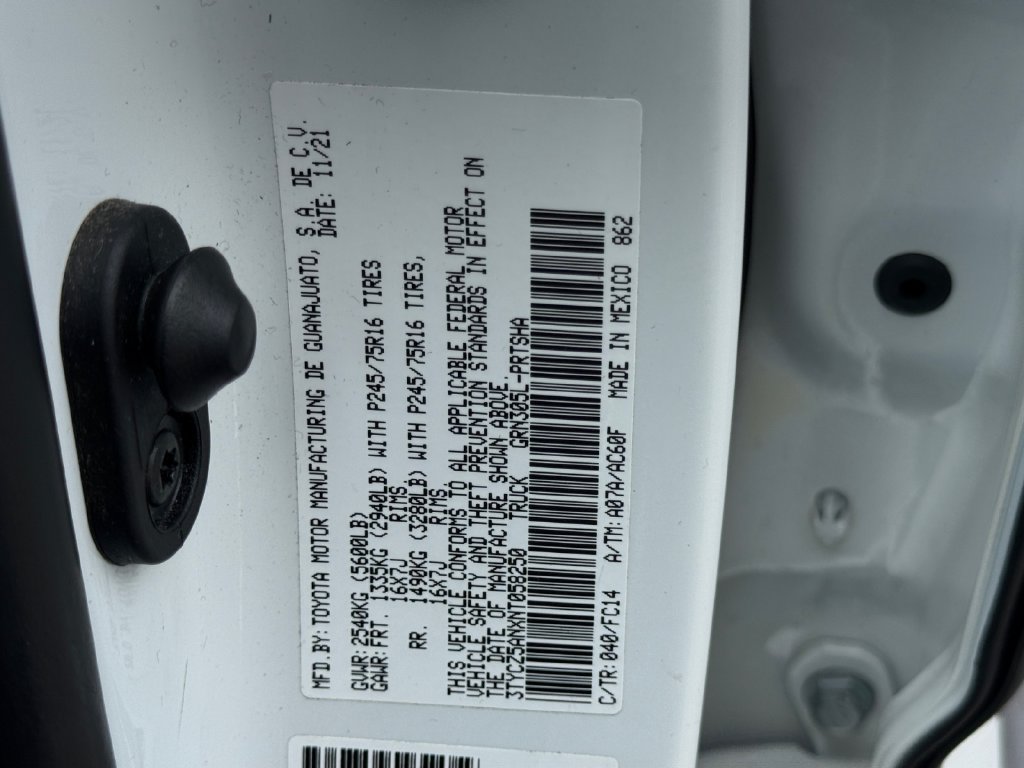 Used 2022 Toyota Tacoma SR5 AWD/4WD image 25