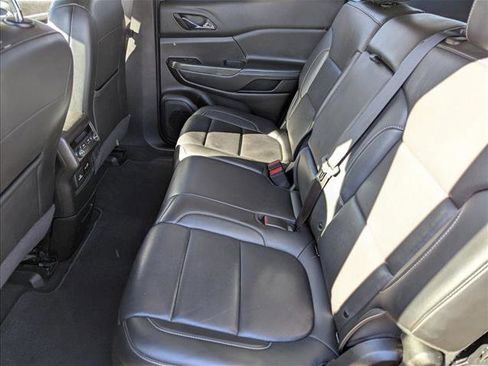 Used 2023 GMC Acadia SLT image 19