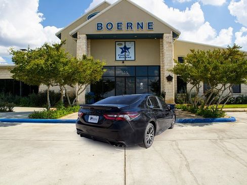 Used 2023 Toyota Camry SE image 5