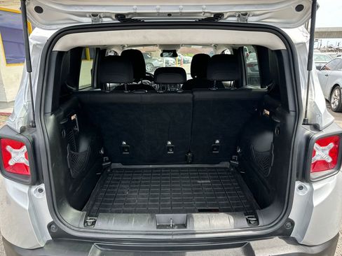 Used 2016 Jeep Renegade Latitude image 20