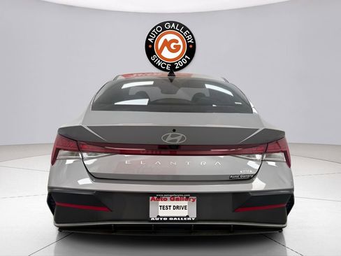 Used 2025 Hyundai Elantra Limited FWD image 6