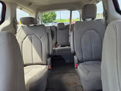 Used 2020 Chrysler Voyager LX w/ Cold Weather Group FWD image 9
