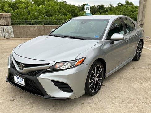 Used 2018 Toyota Camry SE FWD image 10