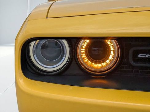 Used 2018 Dodge Challenger SXT RWD image 9