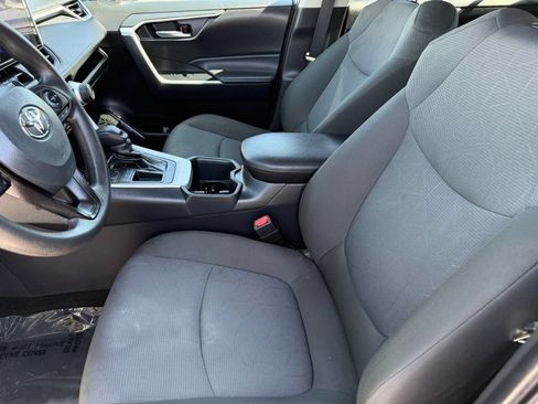 Used 2025 Toyota RAV4 XLE FWD image 13