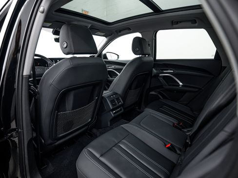 Certified 2025 Audi Q5 Premium w/ Convenience Package image 15