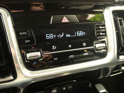 Certified 2023 Kia Sorento SX image 21