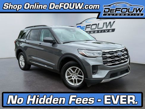Used 2025 Ford Explorer Active AWD/4WD image 1