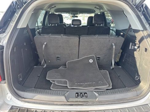 Used 2022 Ford Explorer XLT w/ Equipment Group 202A image 12