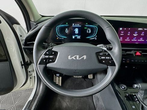 Certified 2023 Kia Niro EX Touring image 11