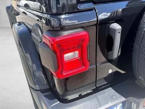 Used 2020 Jeep Wrangler Unlimited Sahara AWD/4WD image 29