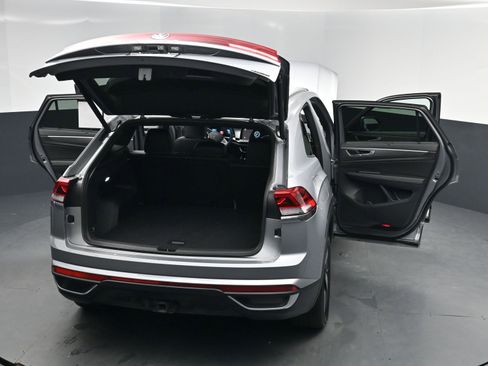 Used 2025 Volkswagen Atlas Cross Sport SE image 18
