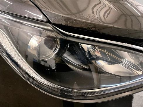 Used 2018 Chrysler Pacifica Touring-L FWD image 29
