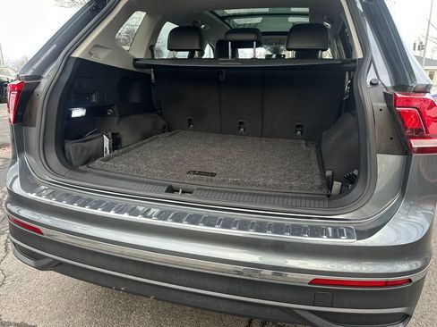 Used 2022 Volkswagen Tiguan SE image 15