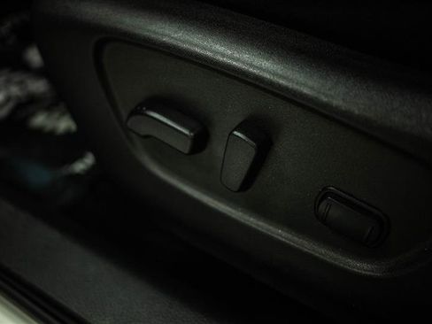 Used 2020 Nissan Rogue SV w/ Premium Package FWD image 16