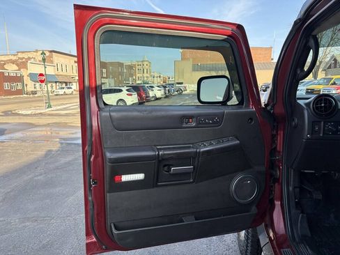 Used 2005 HUMMER H2 SUT w/ Preferred Equipment Group AWD/4WD image 17