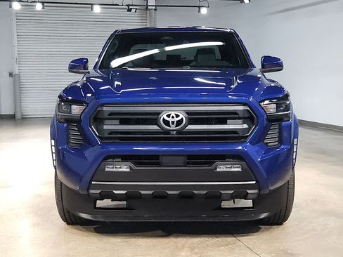 Certified 2025 Toyota Tacoma SR5 AWD/4WD image 2