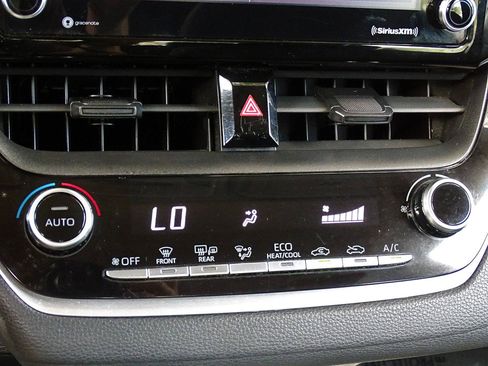 Used 2021 Toyota Corolla LE FWD image 39