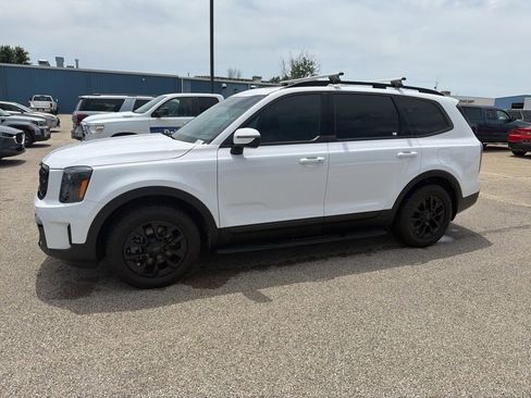 Used 2025 Kia Telluride AWD image 2