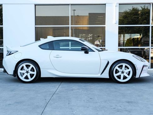 Used 2023 Toyota GR86 Premium RWD image 7