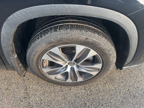 Used 2021 Toyota Highlander XLE image 15