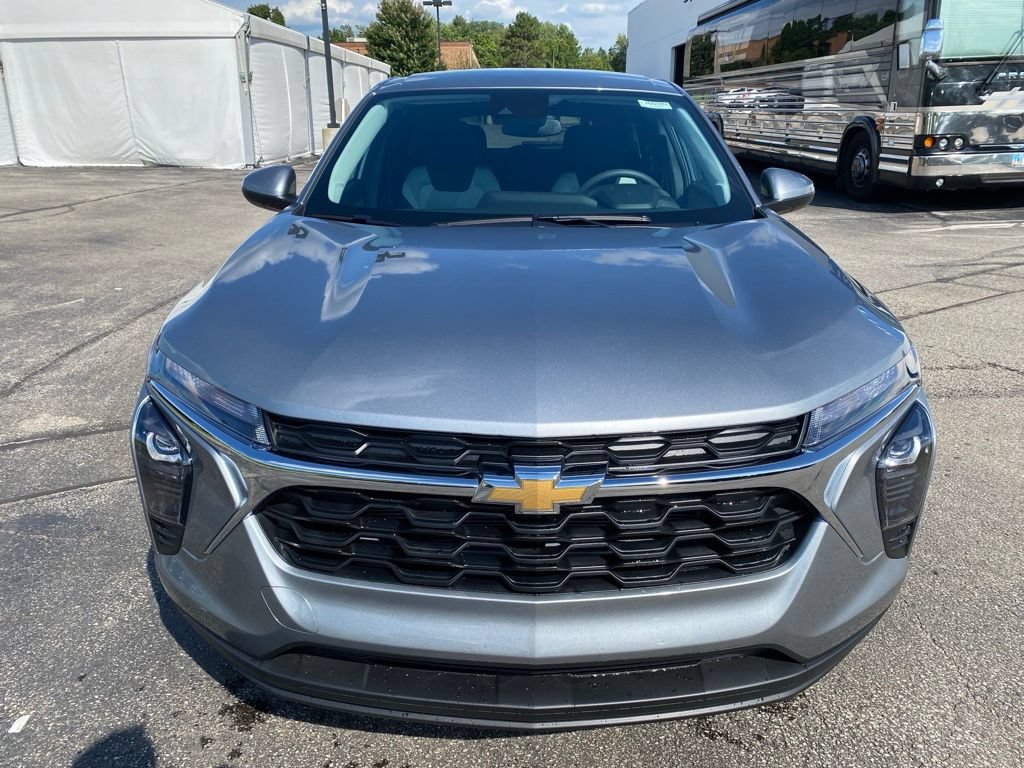 New 2026 Chevrolet Trax LS w/ LS Convenience Package FWD image 2