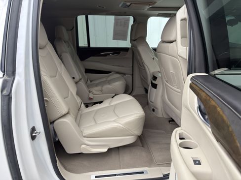 Used 2018 Cadillac Escalade ESV Premium Luxury image 24