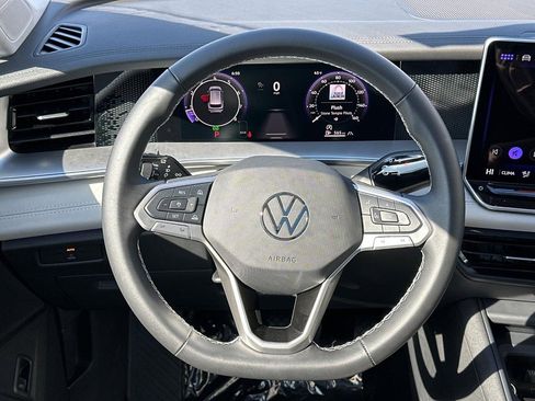 New 2025 Volkswagen Tiguan SE AWD/4WD image 11