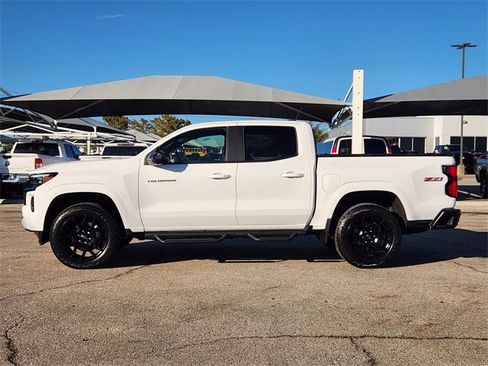 Used 2024 Chevrolet Colorado Z71 w/ LPO, Dark Essentials Package image 4