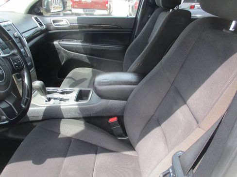 Used 2013 Jeep Grand Cherokee Laredo AWD/4WD image 16