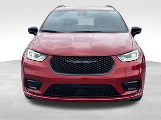 New 2026 Chrysler Pacifica Select video 2