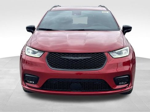 New 2026 Chrysler Pacifica Select image 2