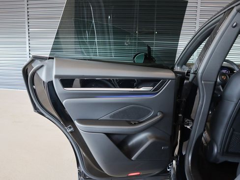 Certified 2025 Porsche Macan 4S Electric image 25