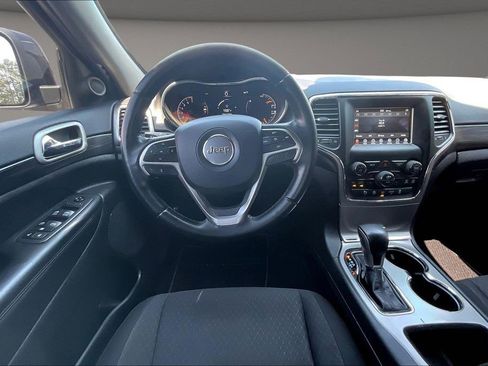 Used 2021 Jeep Grand Cherokee Laredo AWD/4WD image 10