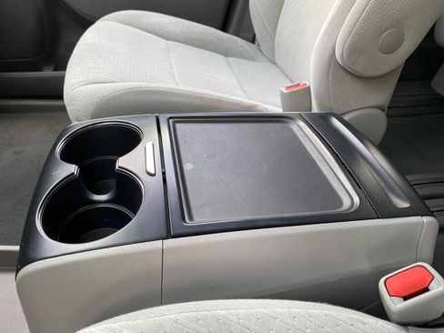 Used 2020 Toyota Sienna LE w/ LE Preferred Package image 57