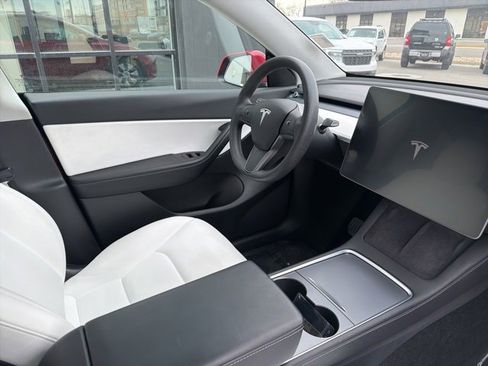 Used 2021 Tesla Model Y Long Range image 13