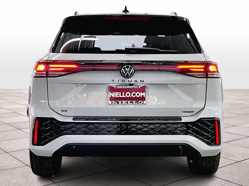 New 2026 Volkswagen Tiguan SE R-Line image 6