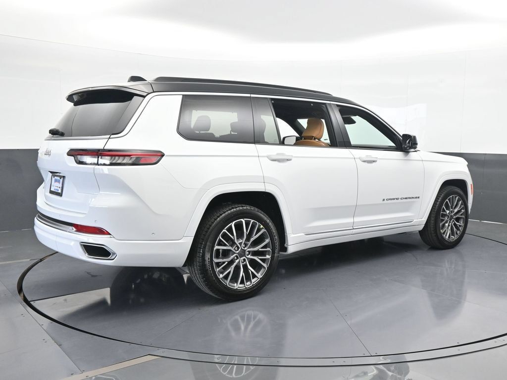 Used 2025 Jeep Grand Cherokee L Summit AWD/4WD image 6