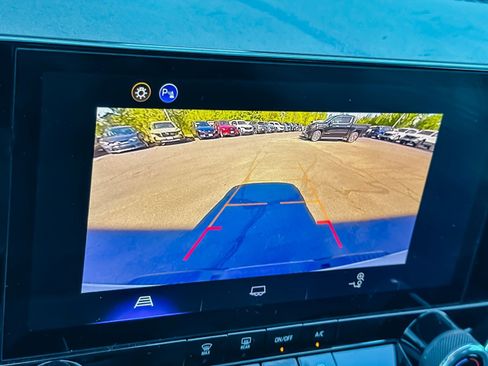 Used 2025 Chevrolet Colorado W/T AWD/4WD image 18