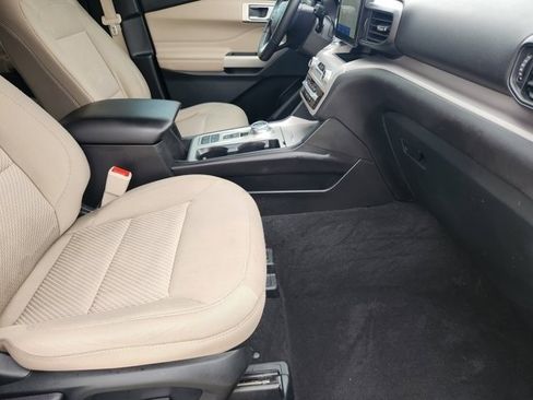 Used 2023 Ford Explorer XLT image 13