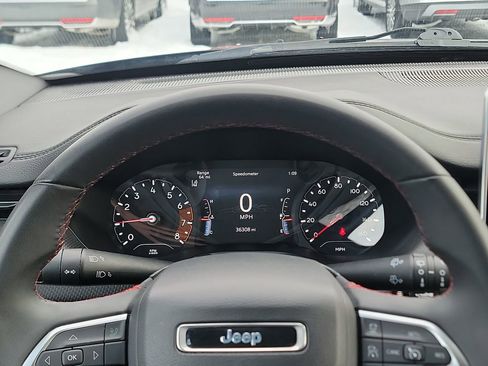 Used 2024 Jeep Compass Trailhawk image 15