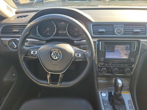 Used 2016 Volkswagen Passat 1.8T SE w/ Lighting Package image 17