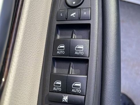 Certified 2023 Chrysler Pacifica Limited image 18