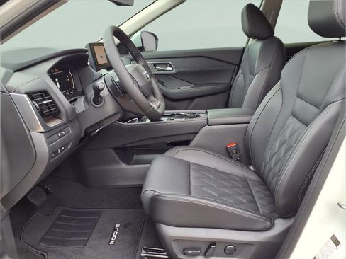 New 2026 Nissan Rogue Platinum image 10