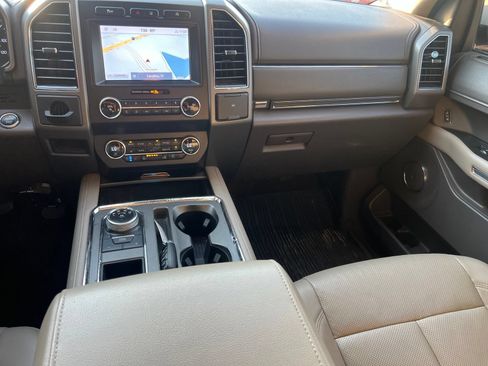 Used 2020 Ford Expedition XLT w/ Equipment Group 202A RWD image 36