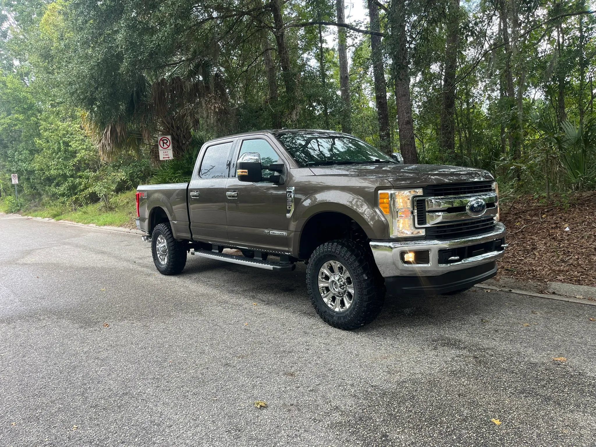 Used 2017 Ford F350 XLT w/ XLT Premium Package AWD/4WD image 5