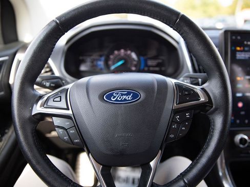 Used 2024 Ford Edge Titanium image 11