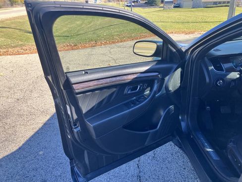 Used 2017 Ford Taurus Limited image 18