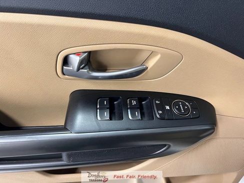 Used 2020 Kia Sedona LX image 25