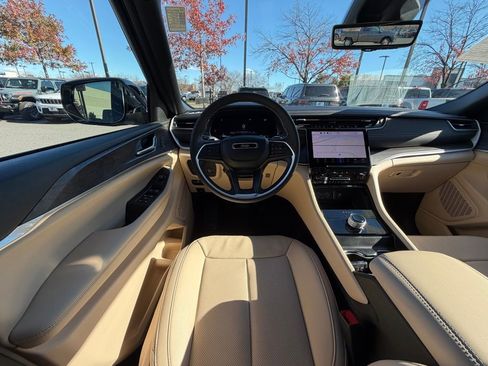 Certified 2024 Jeep Grand Cherokee Limited w/ Luxury Tech Group II image 19